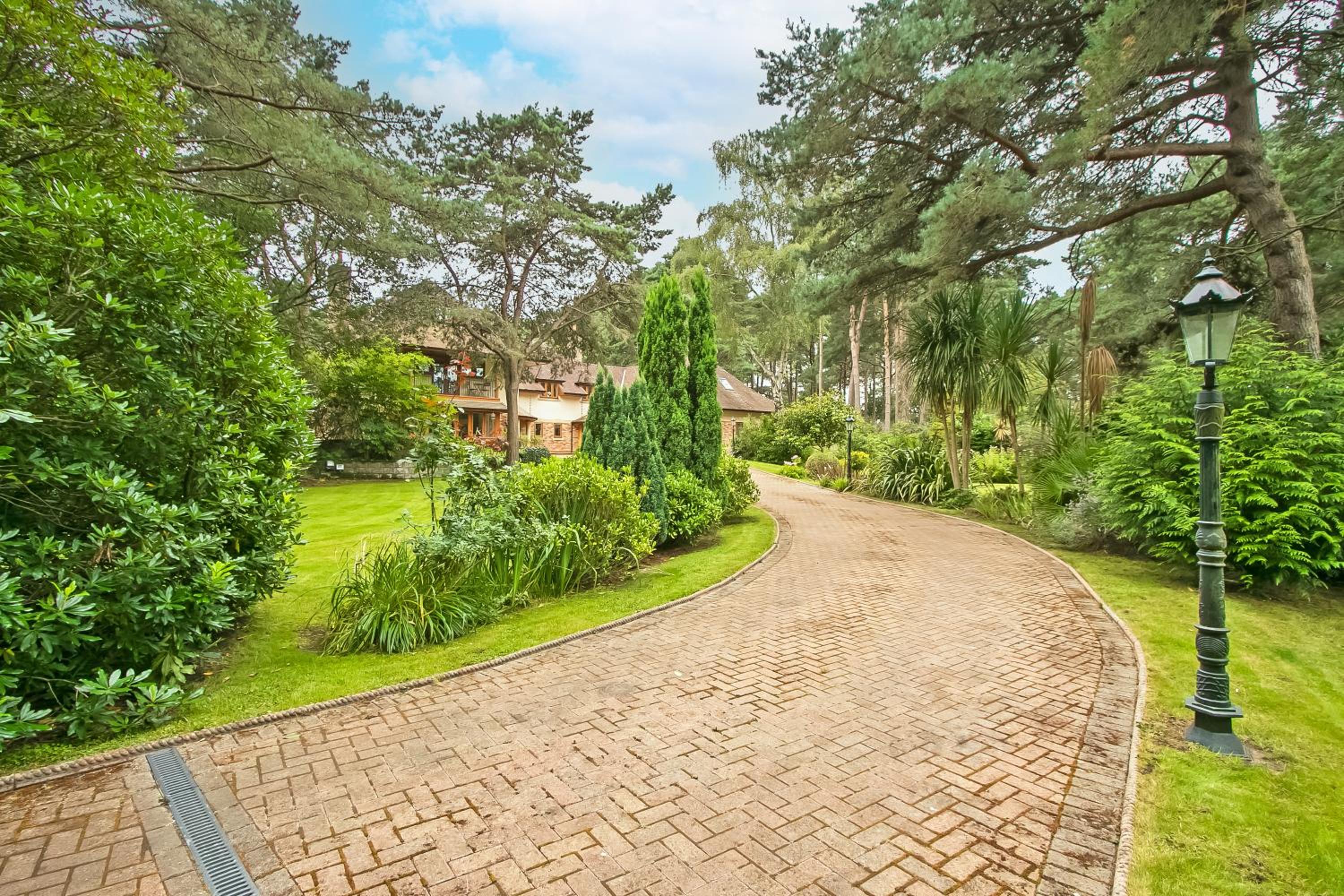 Scotsdale - exclusive family home