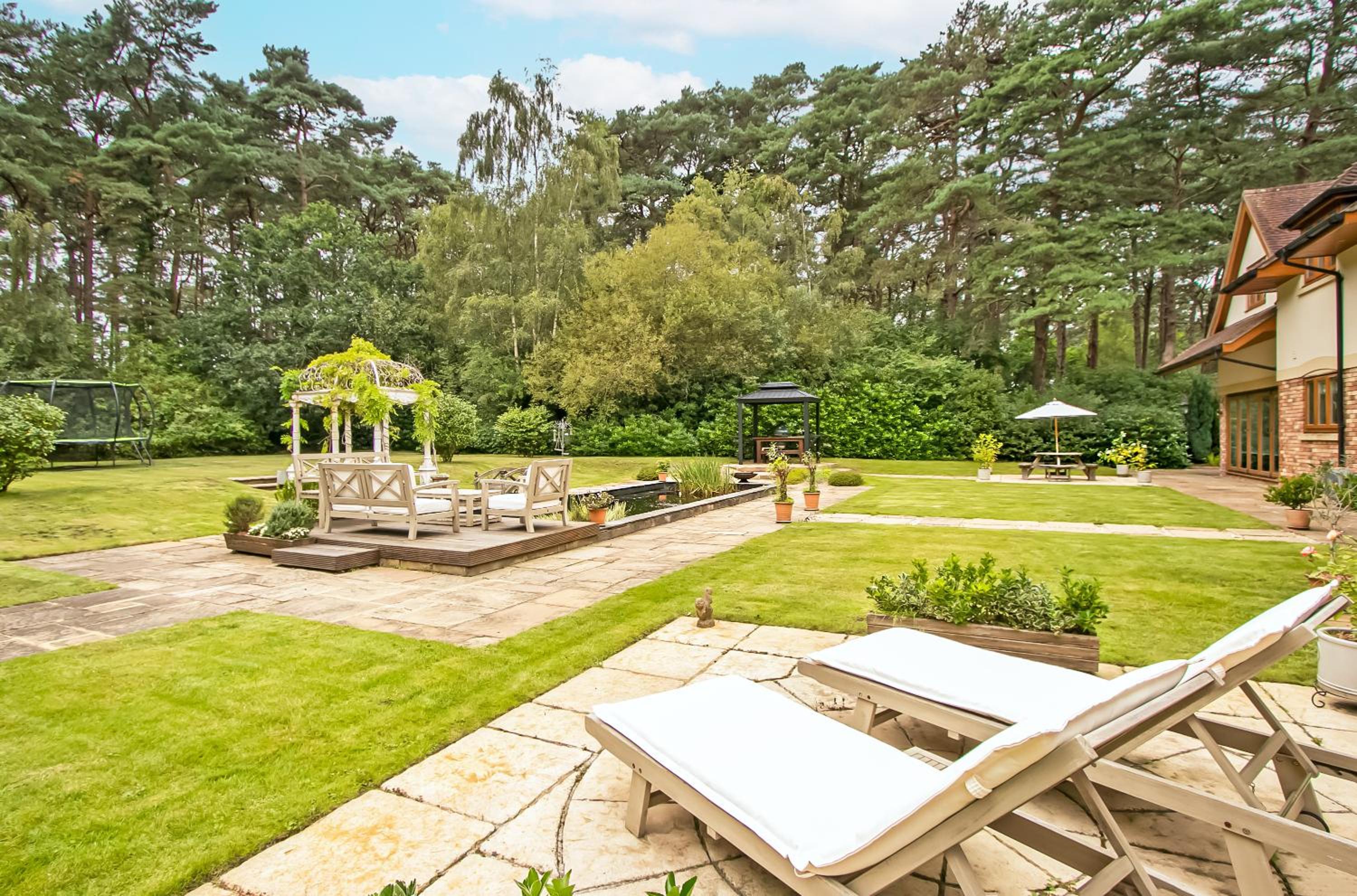 Scotsdale - exclusive family home