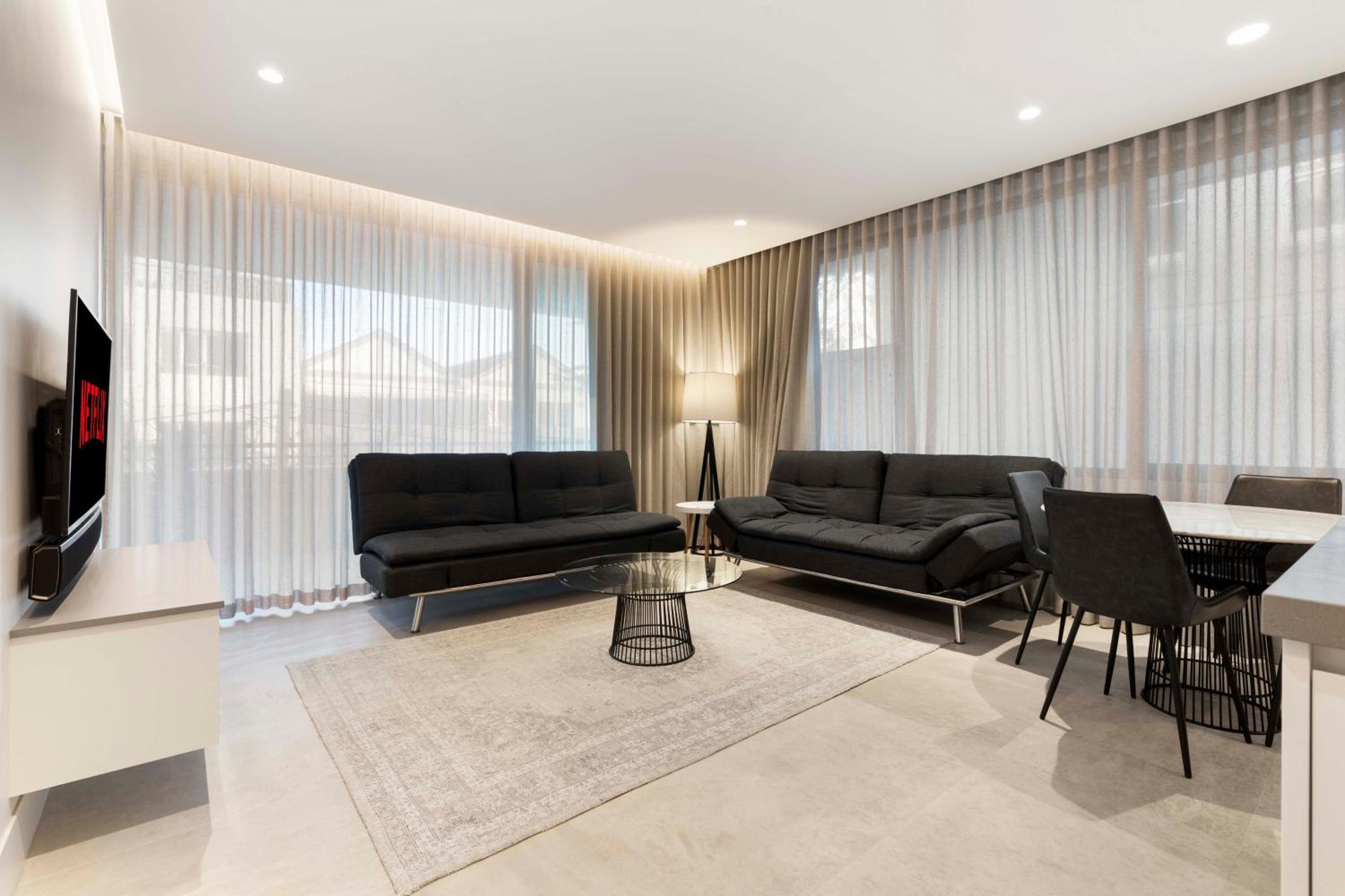 Stylish 1BR Apartment with Balcony near Coogee Beach