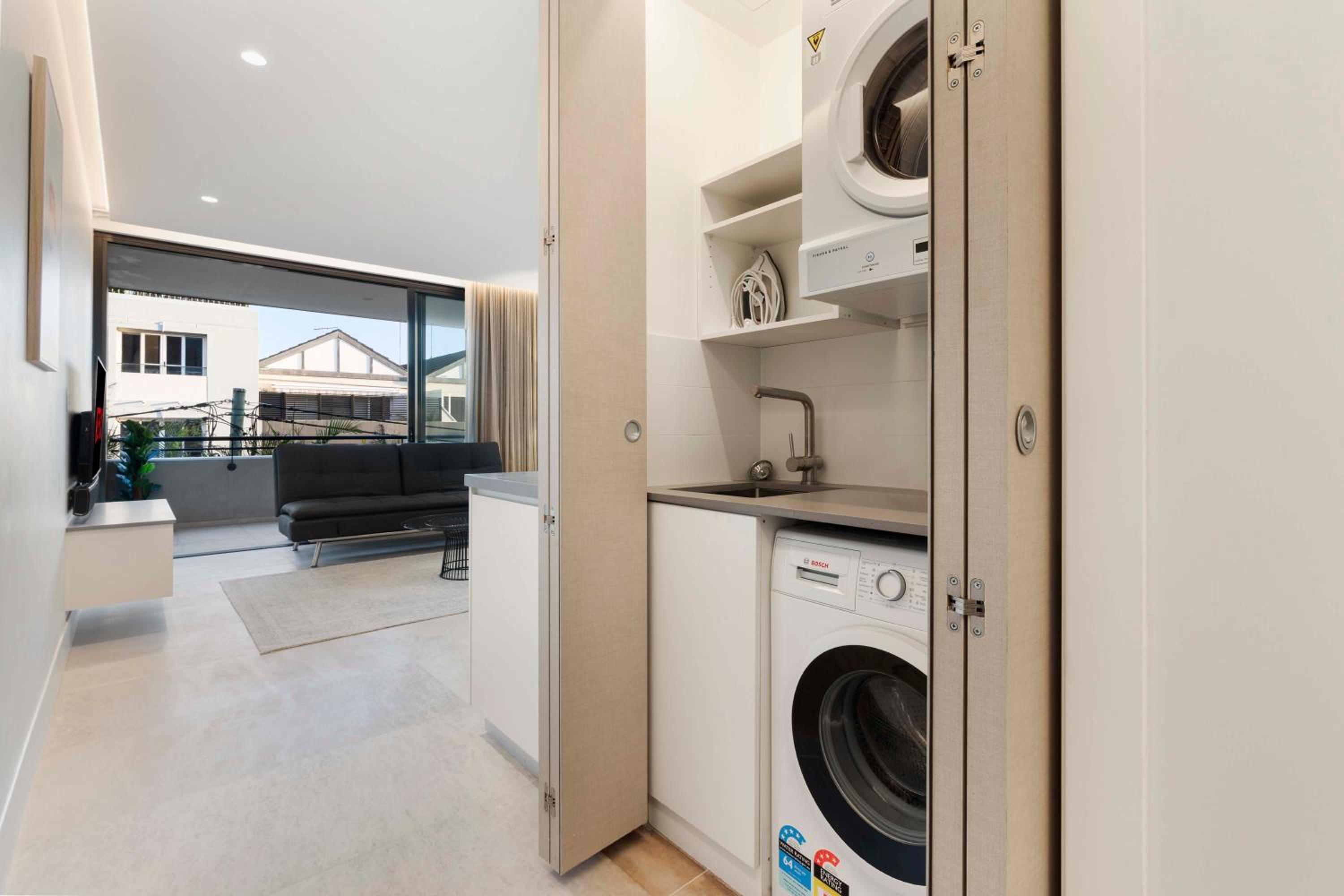 Stylish 1BR Apartment with Balcony near Coogee Beach