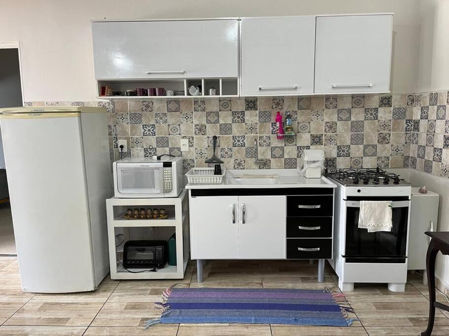 Casa com piscina em condomínio fechado