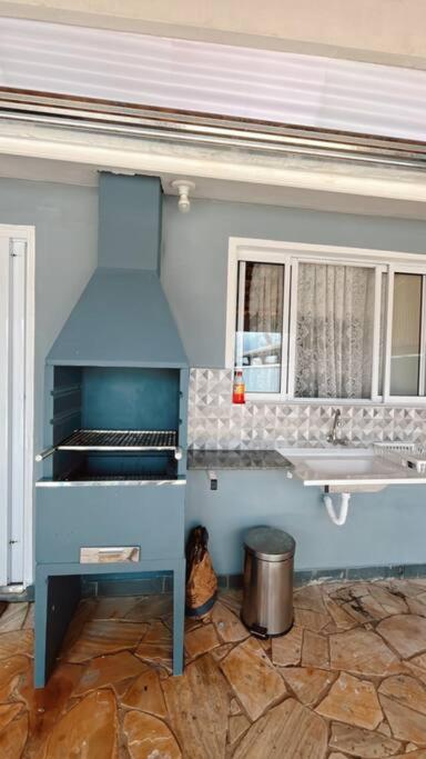 Casa com piscina em condomínio fechado