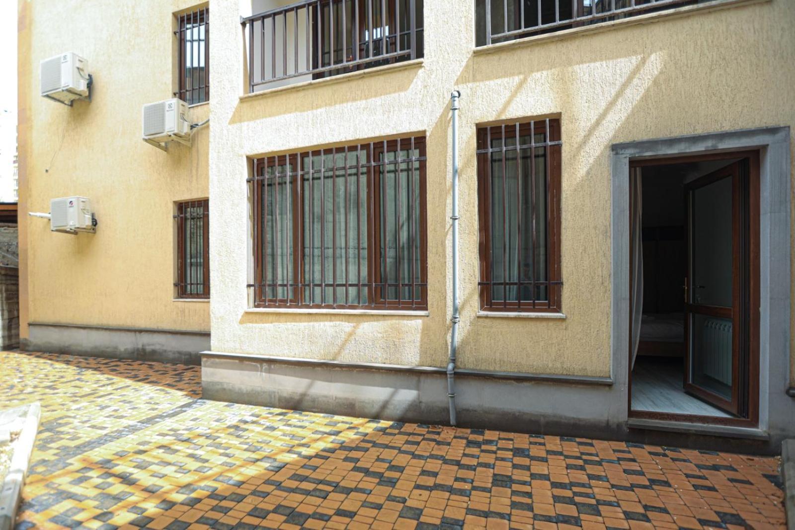 Apart-hotel on Saryan Str 26-3