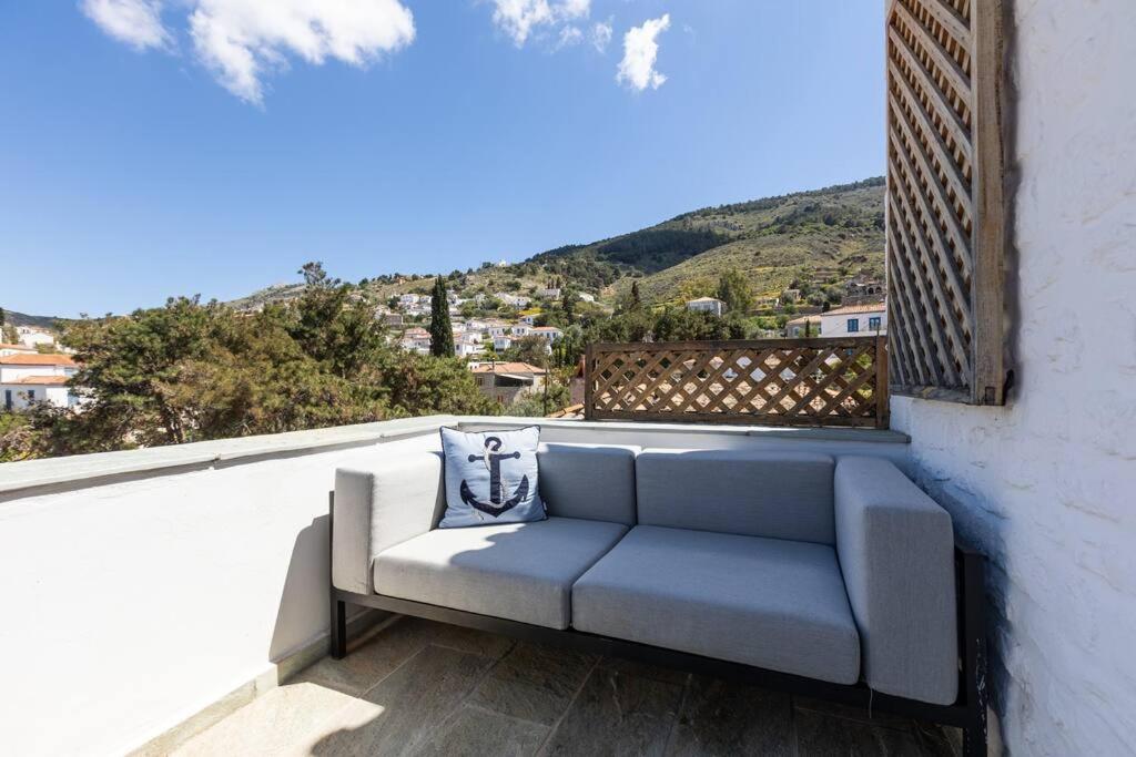 Kaminia Views