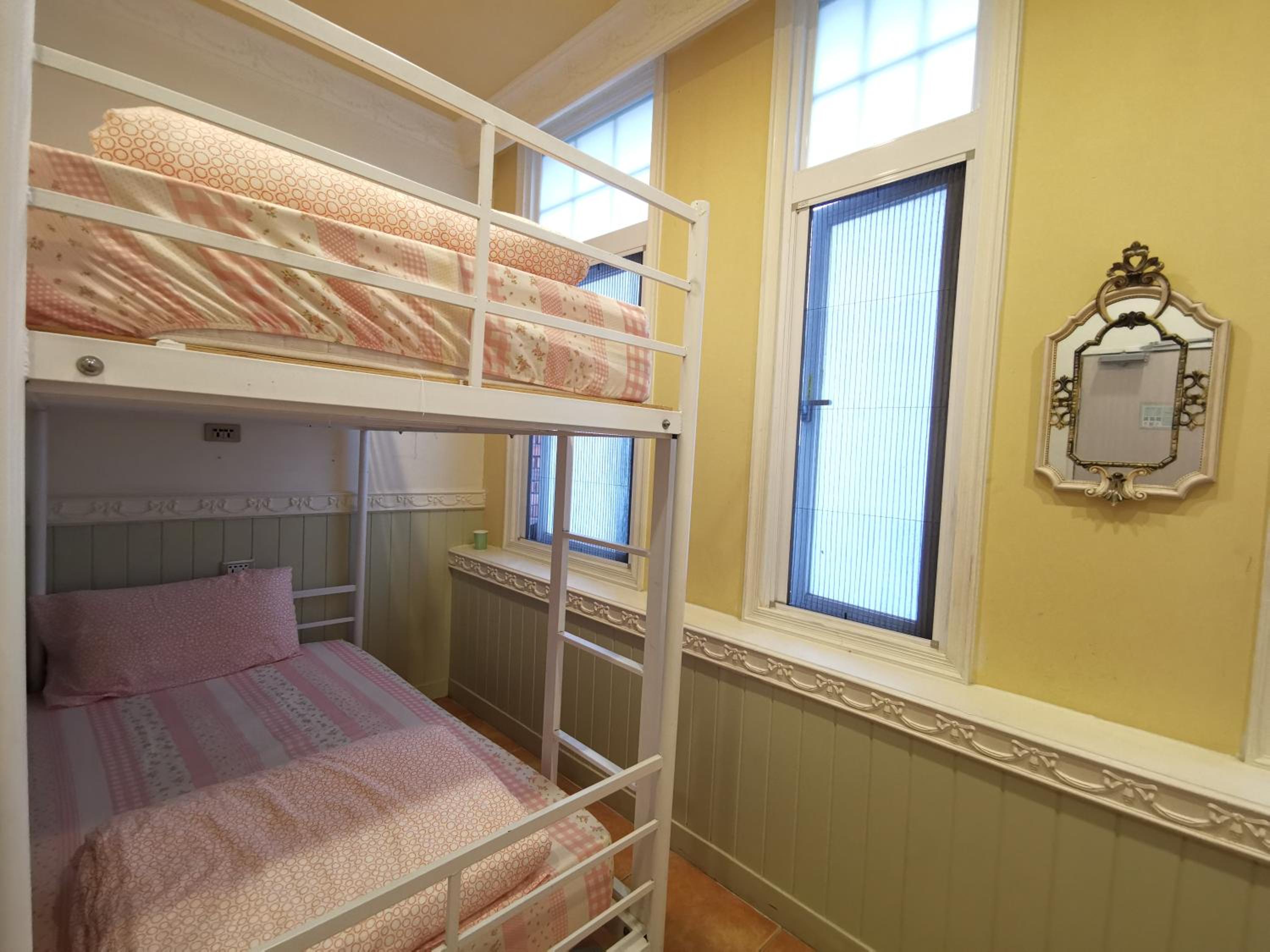 橙舍一館 TW Hostel I