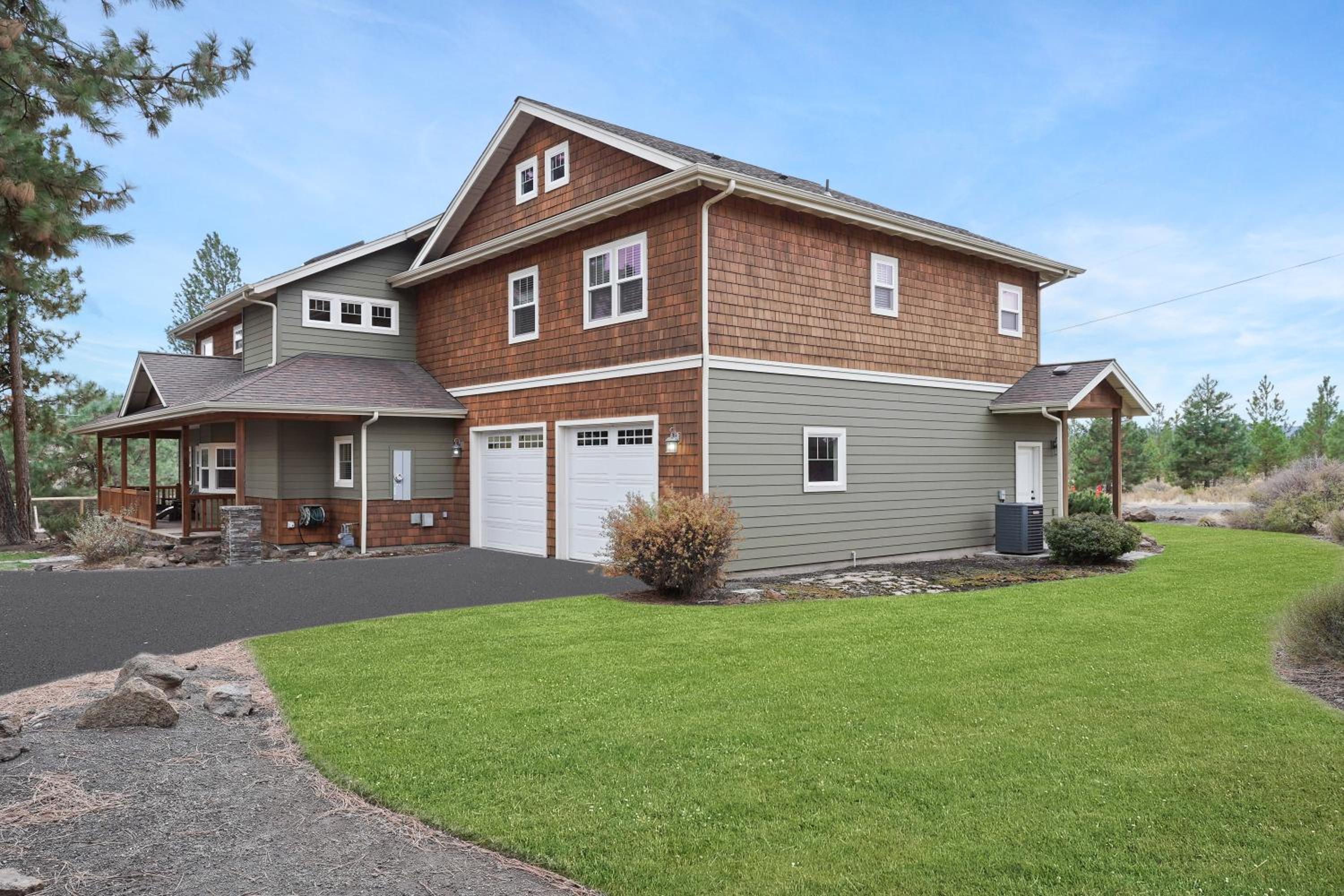 Spacious Five Peaks Home with Soaking Tub and BBQ view 3
