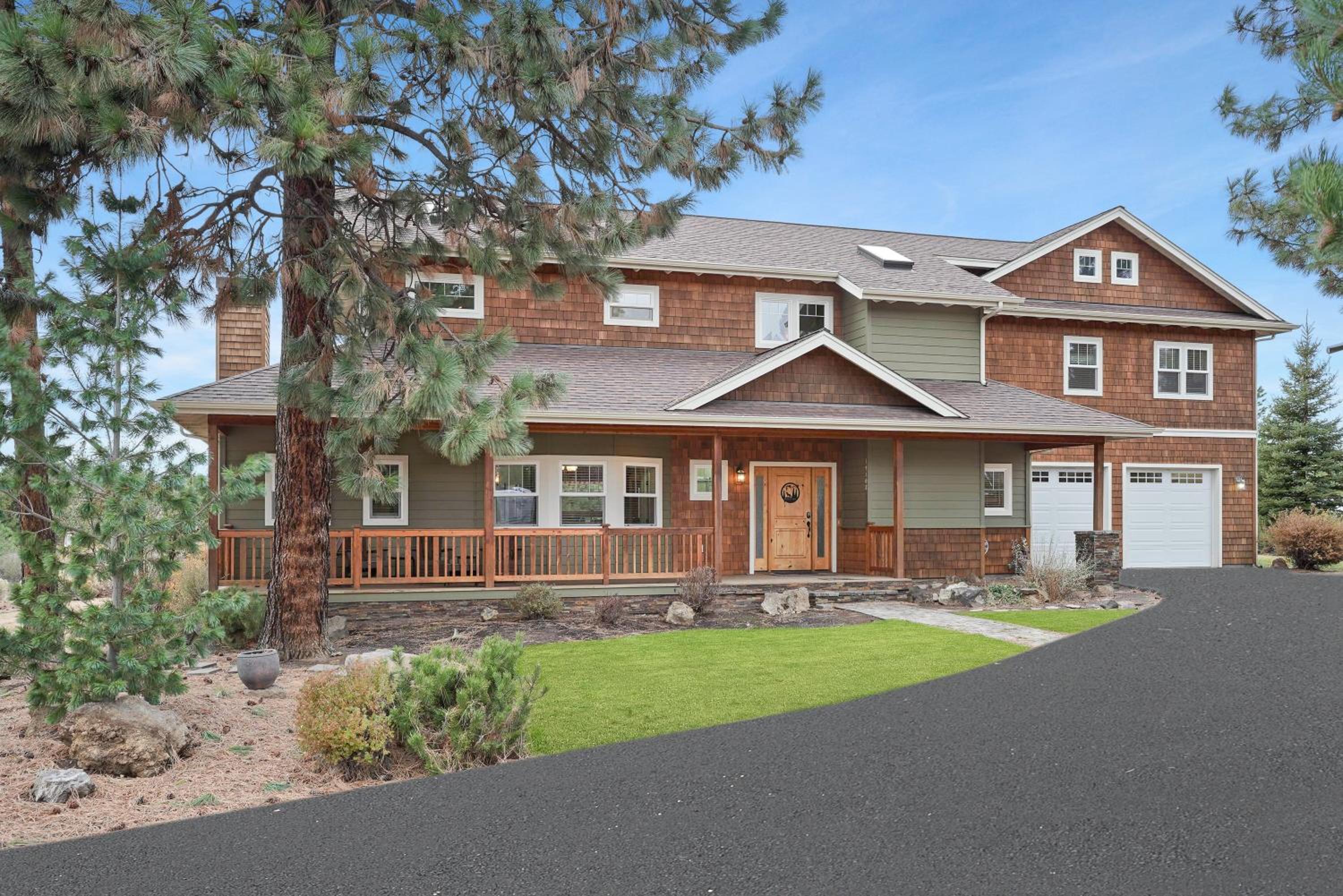 Spacious Five Peaks Home with Soaking Tub and BBQ view 5
