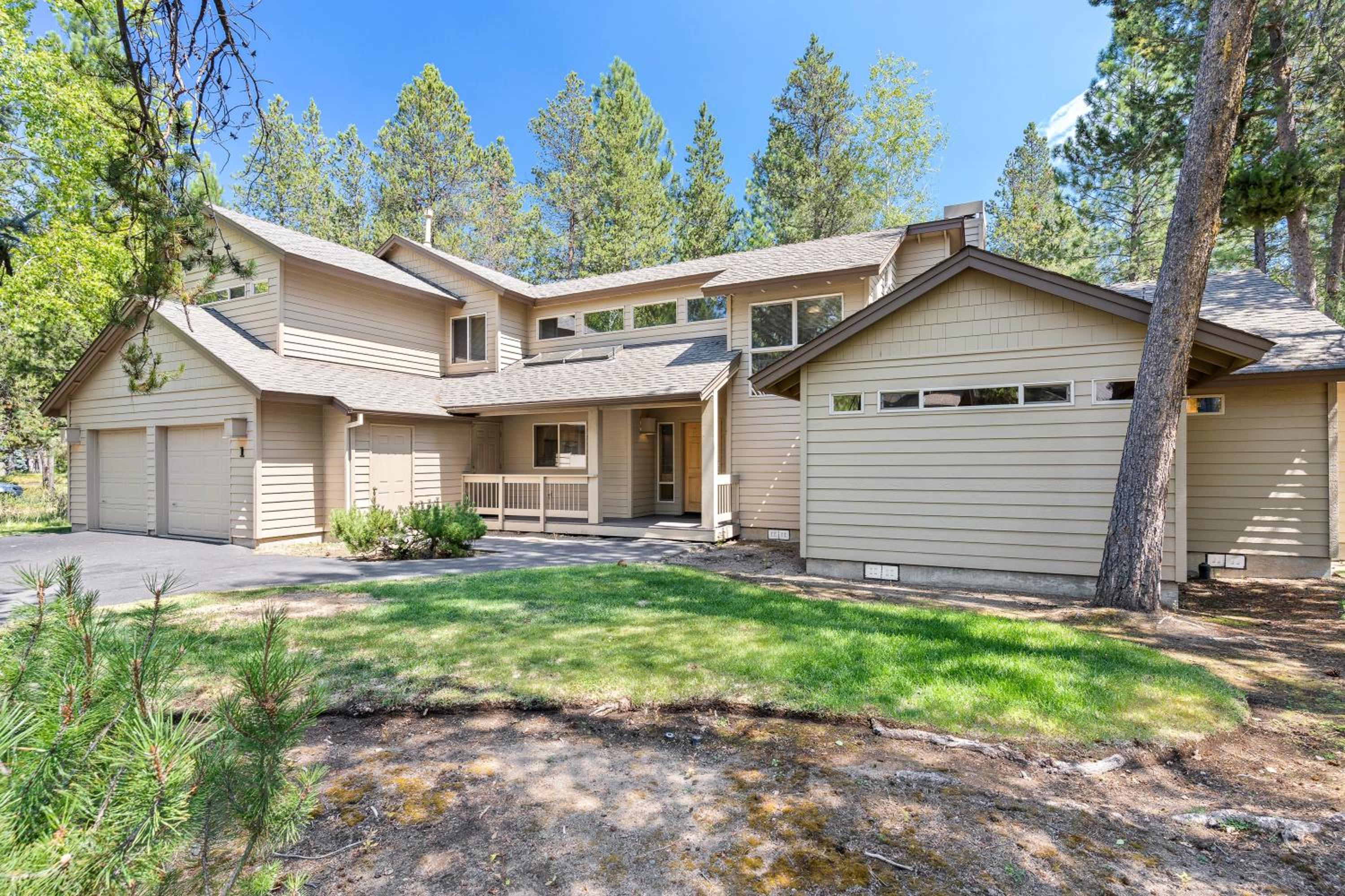1 Colonial Private Family Vacation Home features Bikes to Explore Sunriver view 4