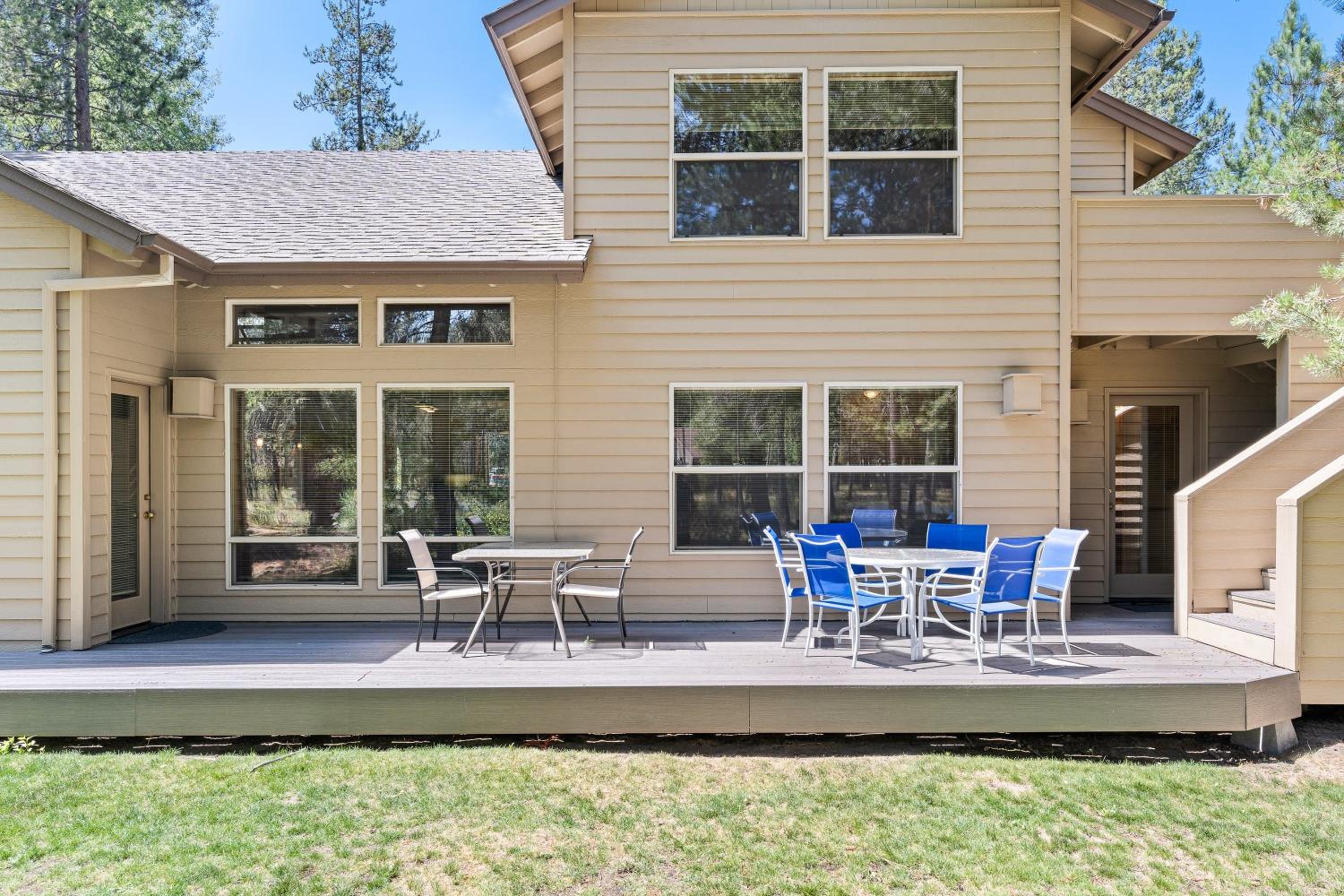 1 Colonial Private Family Vacation Home features Bikes to Explore Sunriver view 2