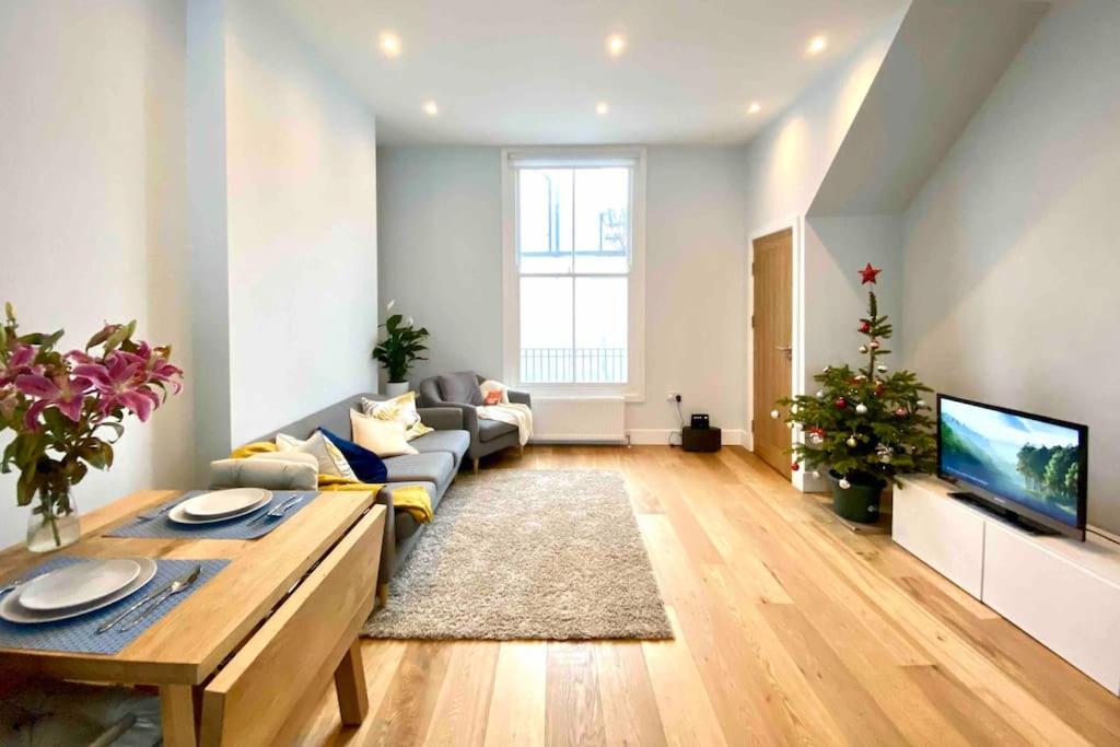 2Bdr Modern Apartment in Hammersmith West London