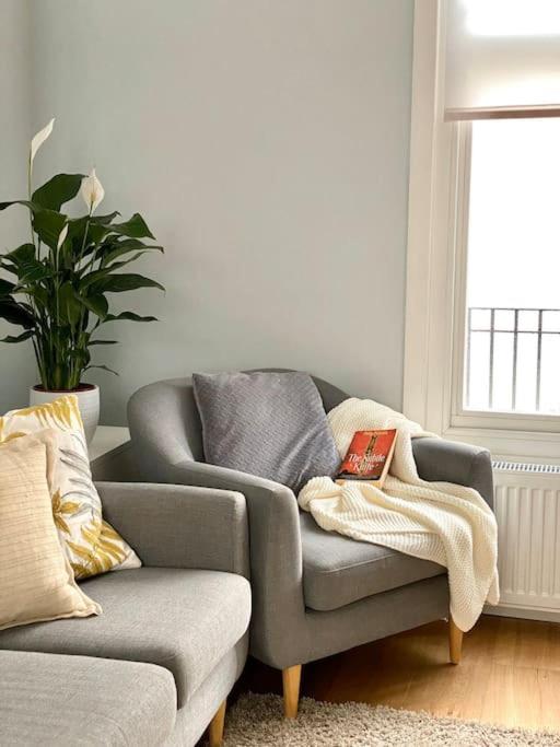 2Bdr Modern Apartment in Hammersmith West London