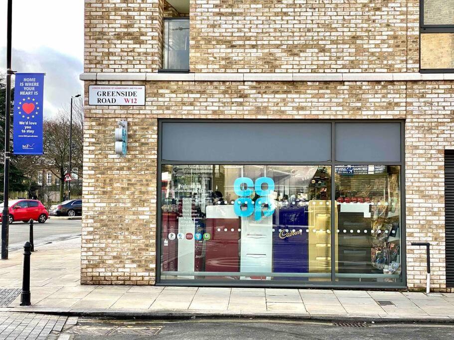 2Bdr Modern Apartment in Hammersmith West London