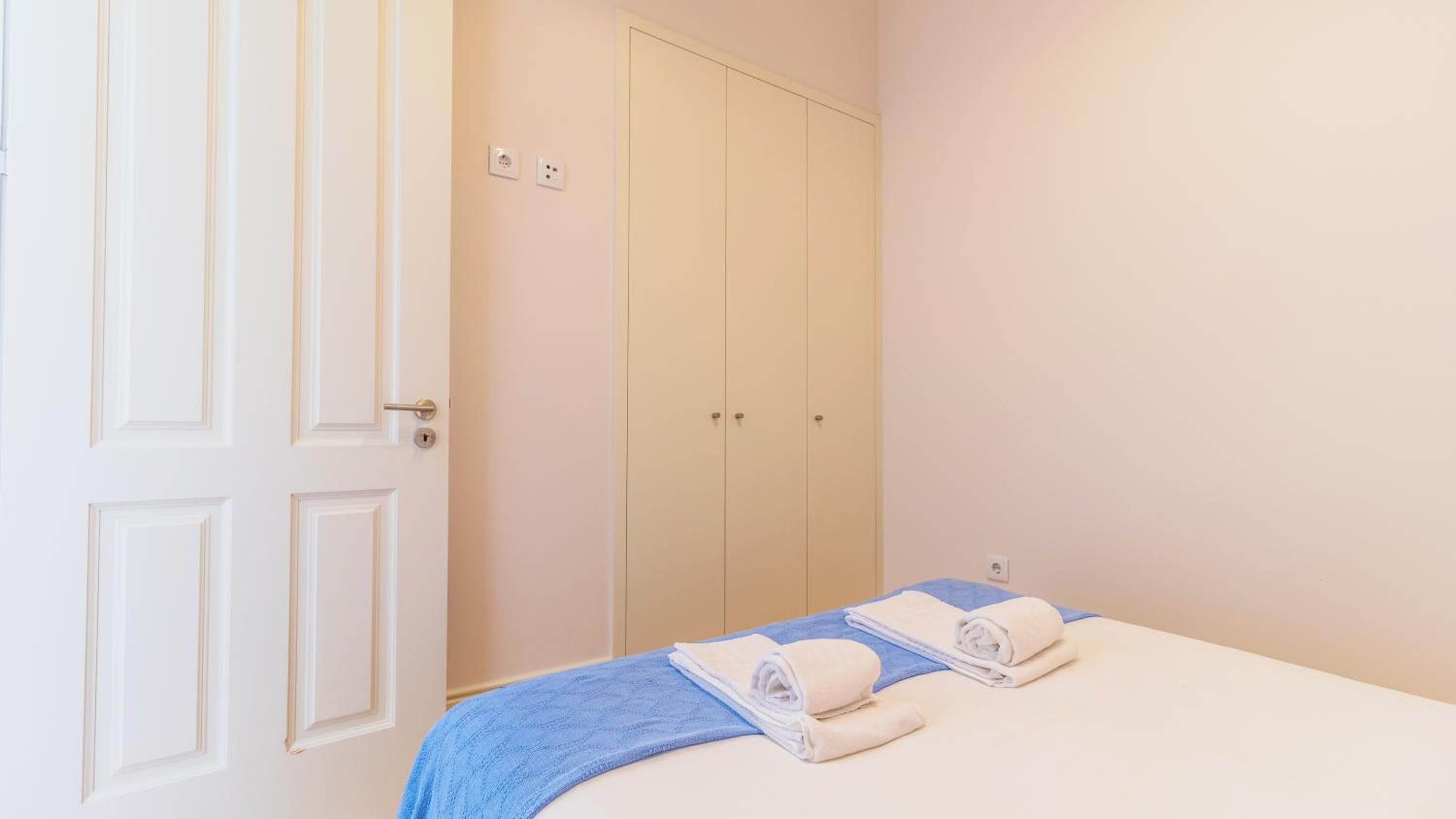 Duque Flat - AC & Balcony by LovelyStay view 2