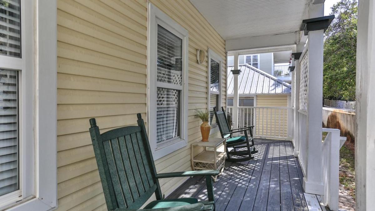 Aventon - Is a 3 bedroom home that is an easy walk to the beach with communal pool view 4
