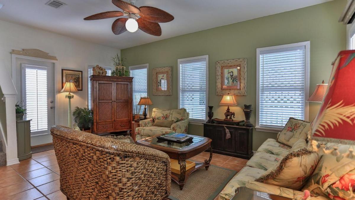 Aventon - Is a 3 bedroom home that is an easy walk to the beach with communal pool view 5