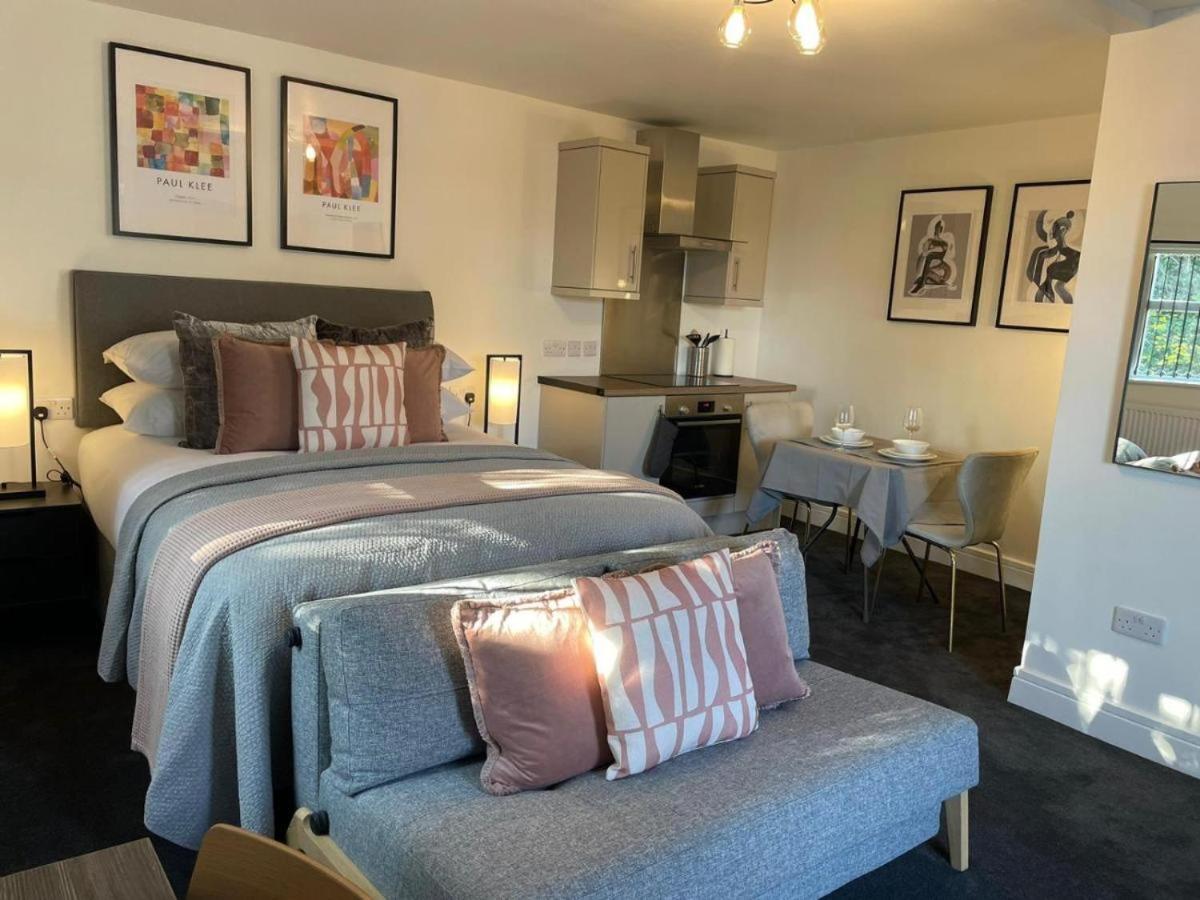 Walsall Vacations - The Woden Boutique Hotel Walsall M6 J9 - Property Image 1