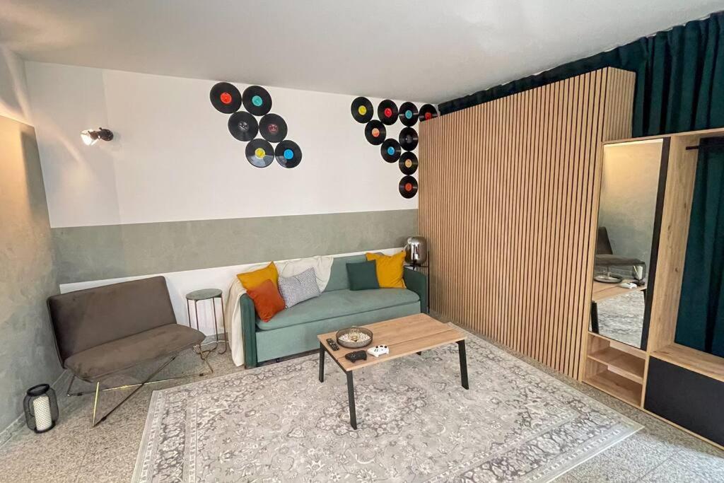 Modern City Apartment l Netflix l fast wifi l Xbox