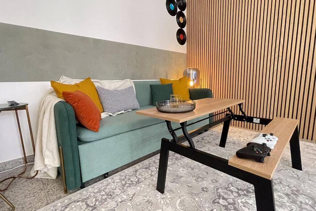 Modern City Apartment l Netflix l fast wifi l Xbox