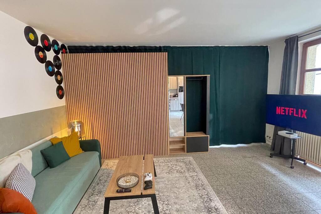 Modern City Apartment l Netflix l fast wifi l Xbox