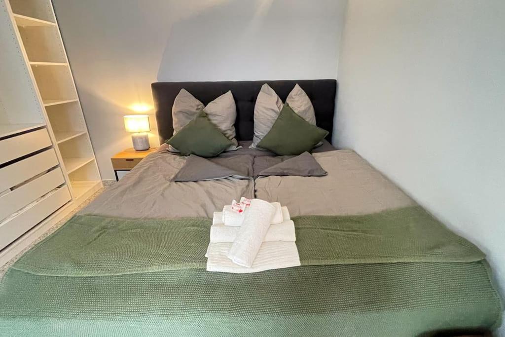 Modern City Apartment l Netflix l fast wifi l Xbox