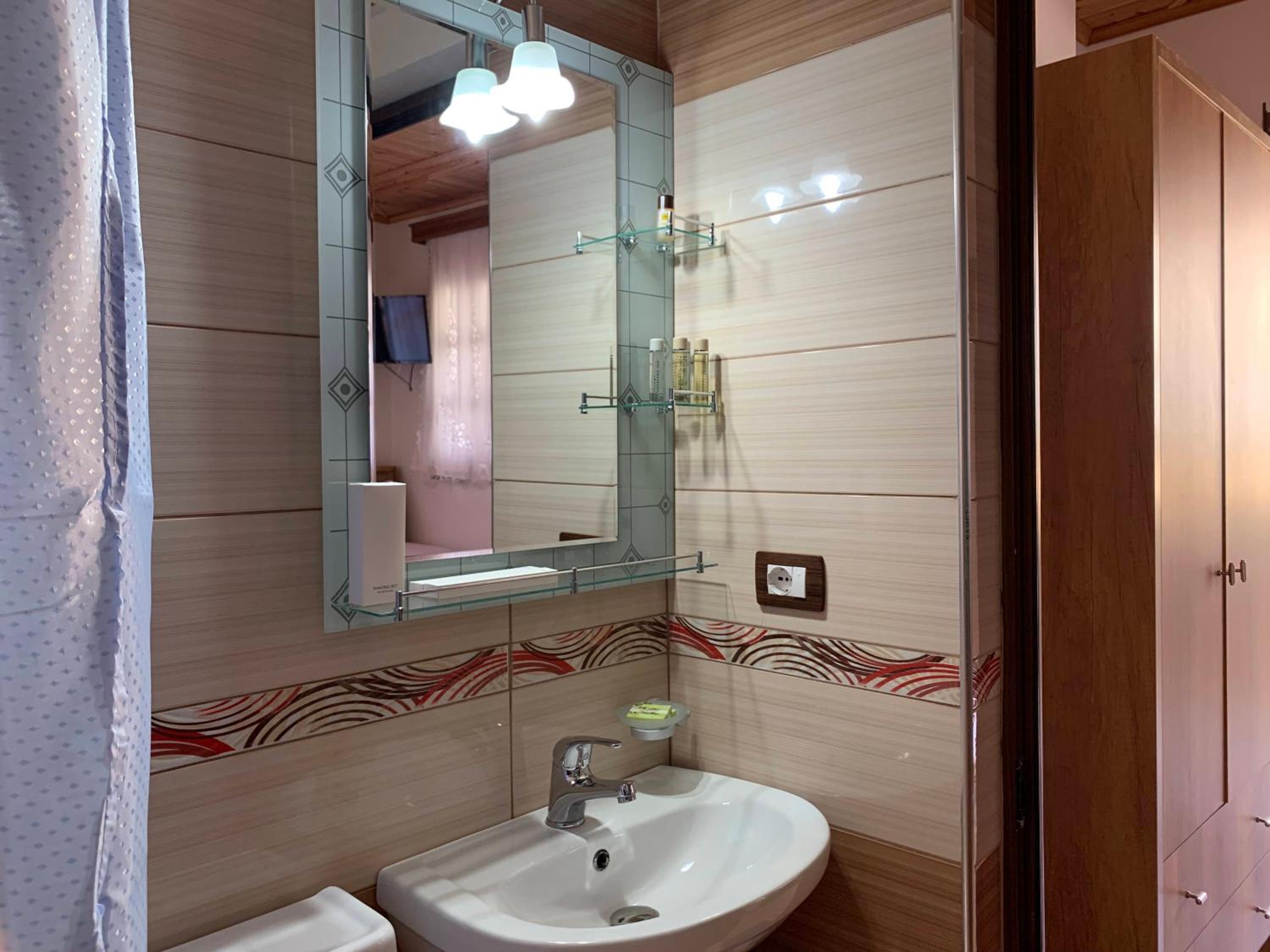 Arben Qemeri Guest House