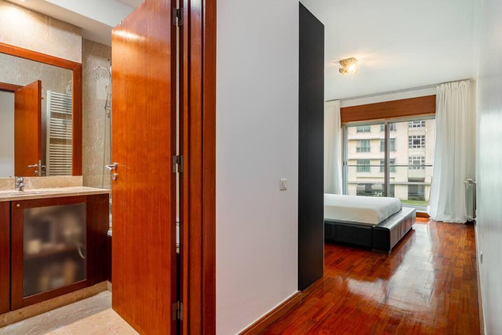 Ocean Front 2bed Luxury w/ Elevator Parking WI-FI view 5