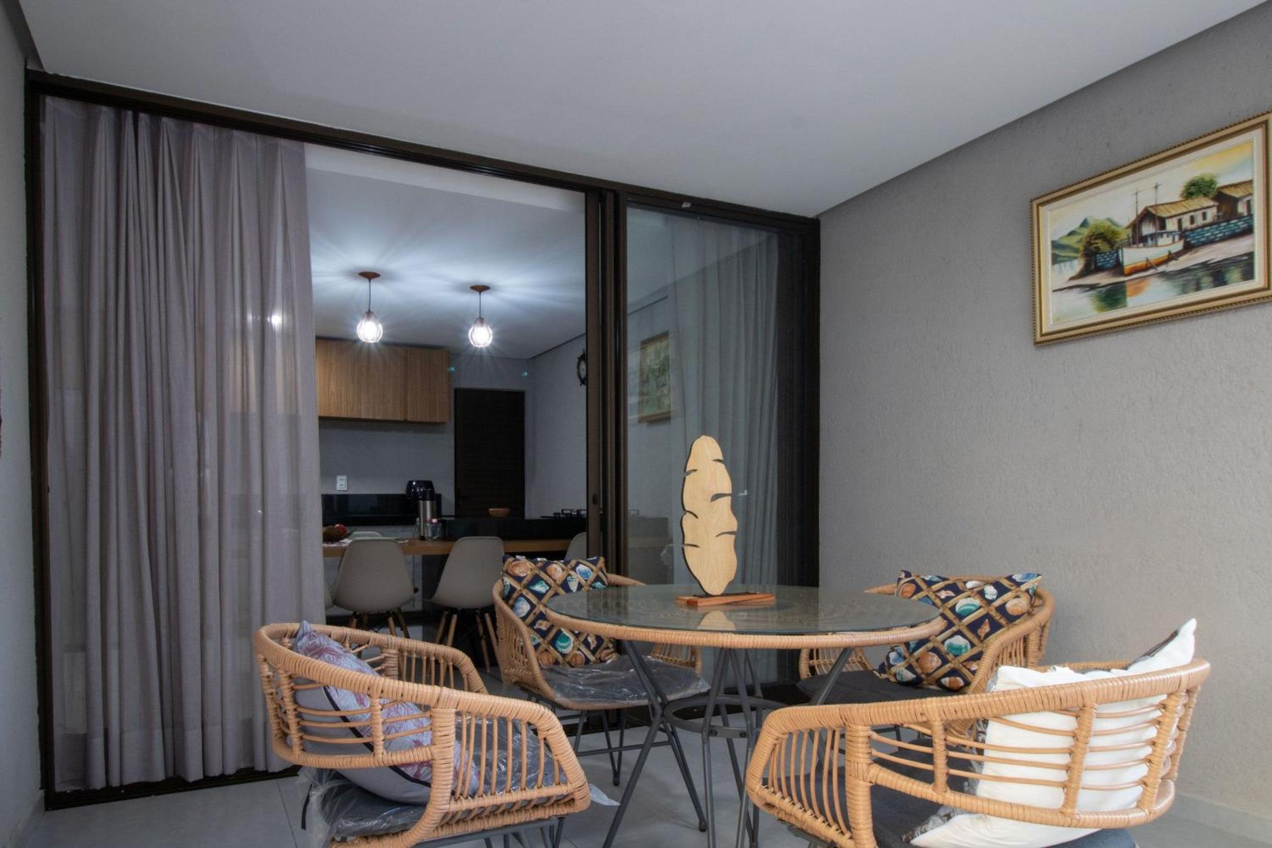 Casa Com Área Gourmet a 250m da Praia