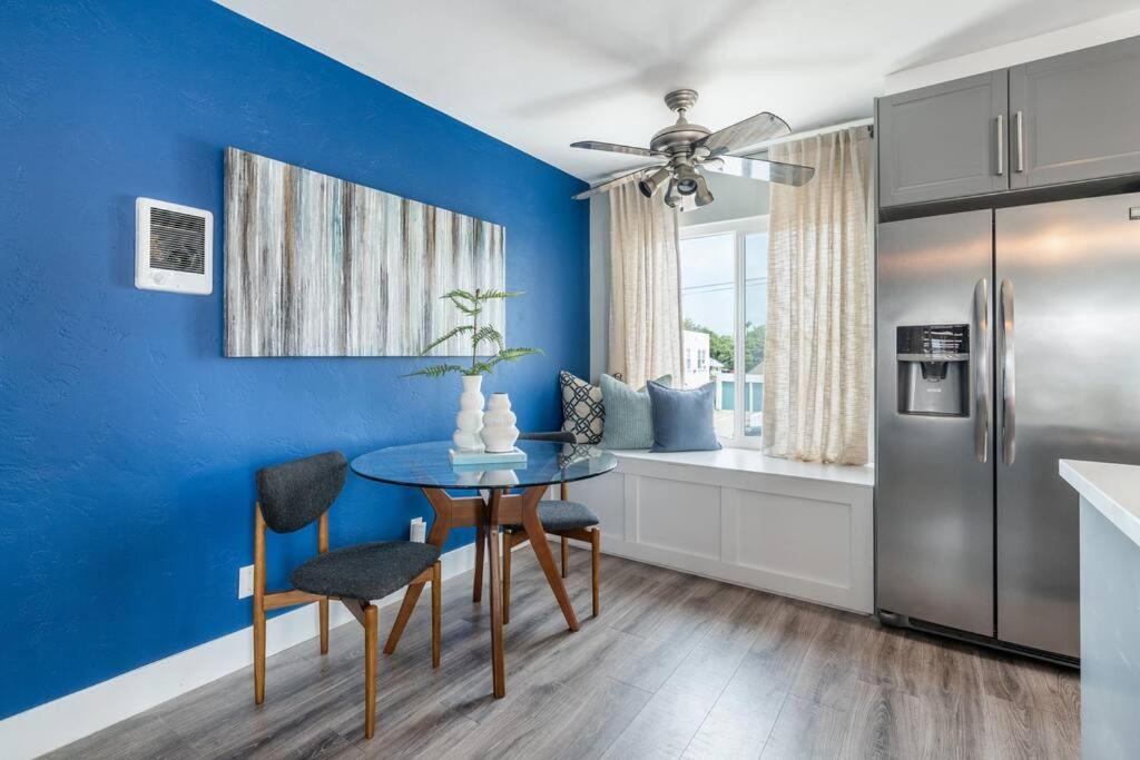PORCHLIGHT HOME Central San Diego FREE parking view 2