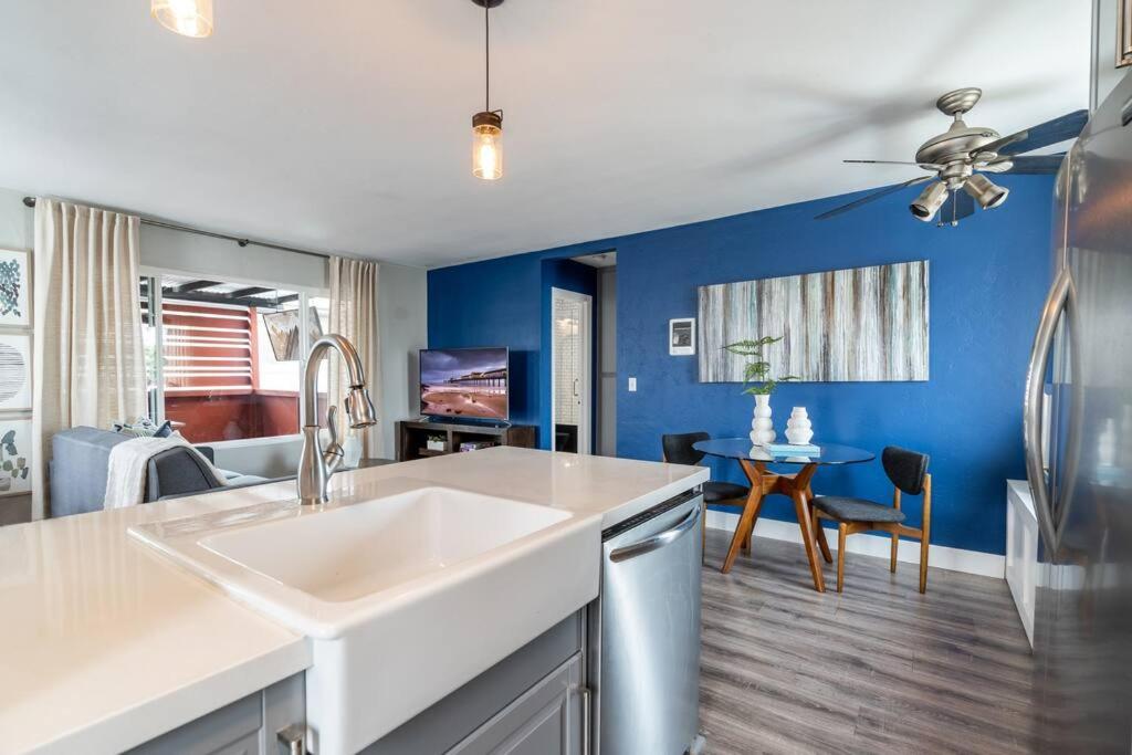 PORCHLIGHT HOME Central San Diego FREE parking view 5