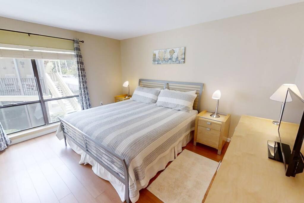 E62 - Amazing Siesta Key Condo on the Water! - Property Image 9
