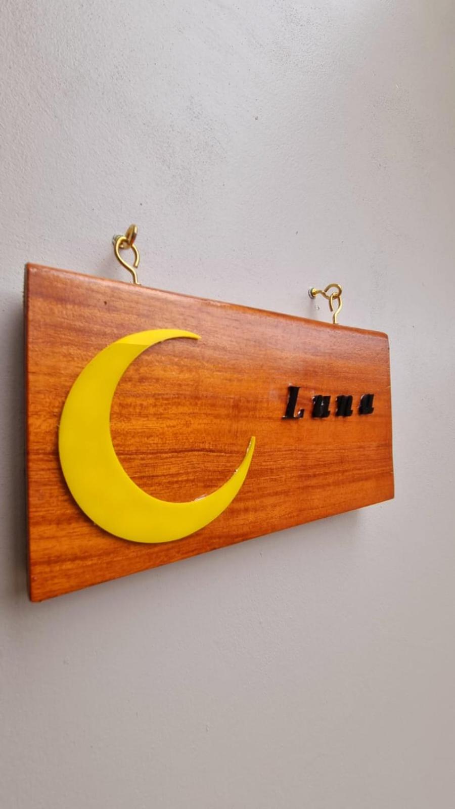 Villas Flakis, Luna