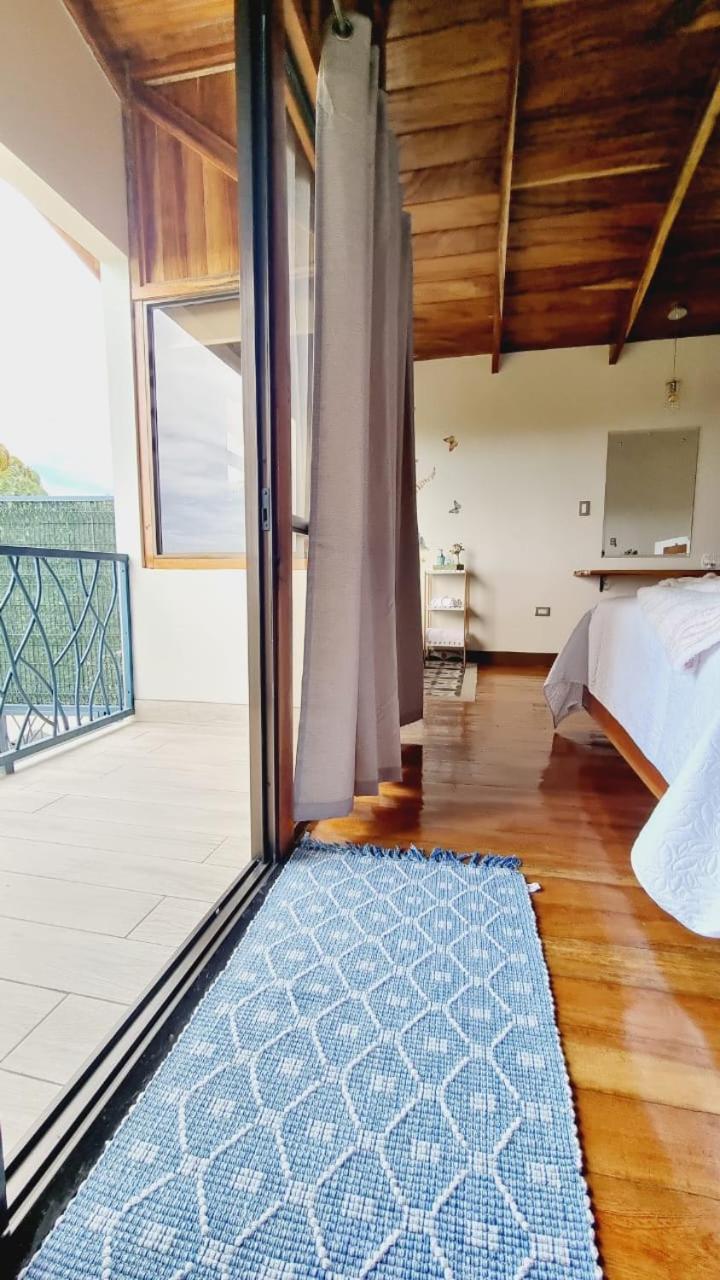 Villas Flakis, Luna