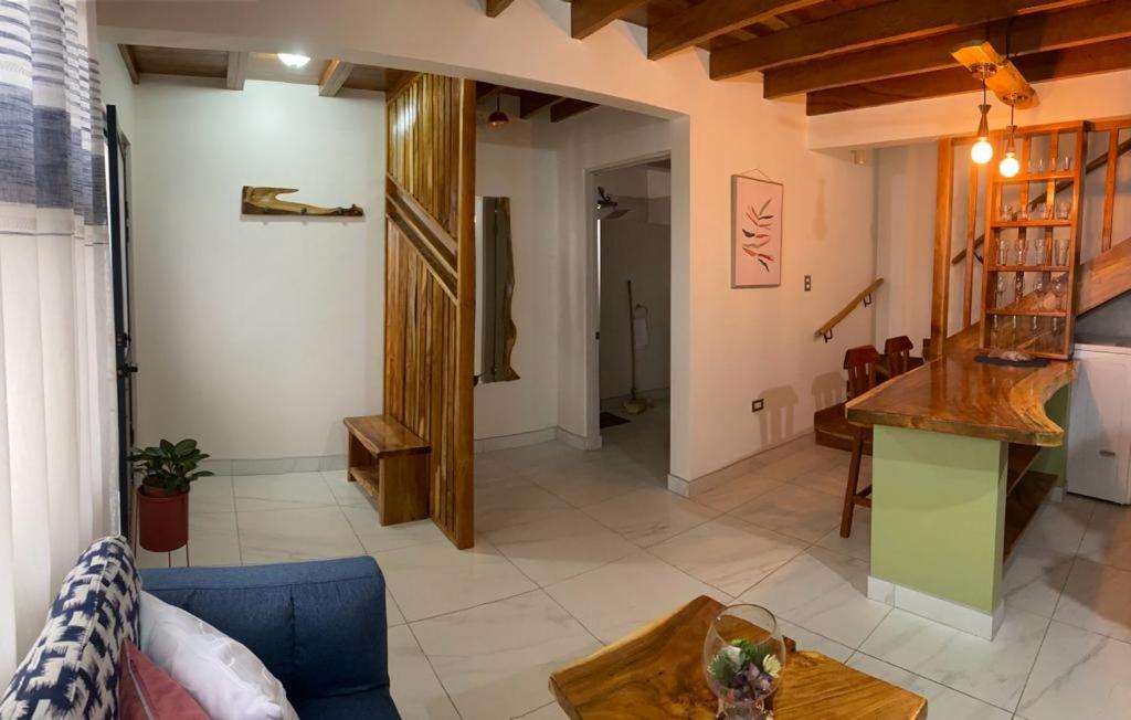 Villas Flakis, Luna