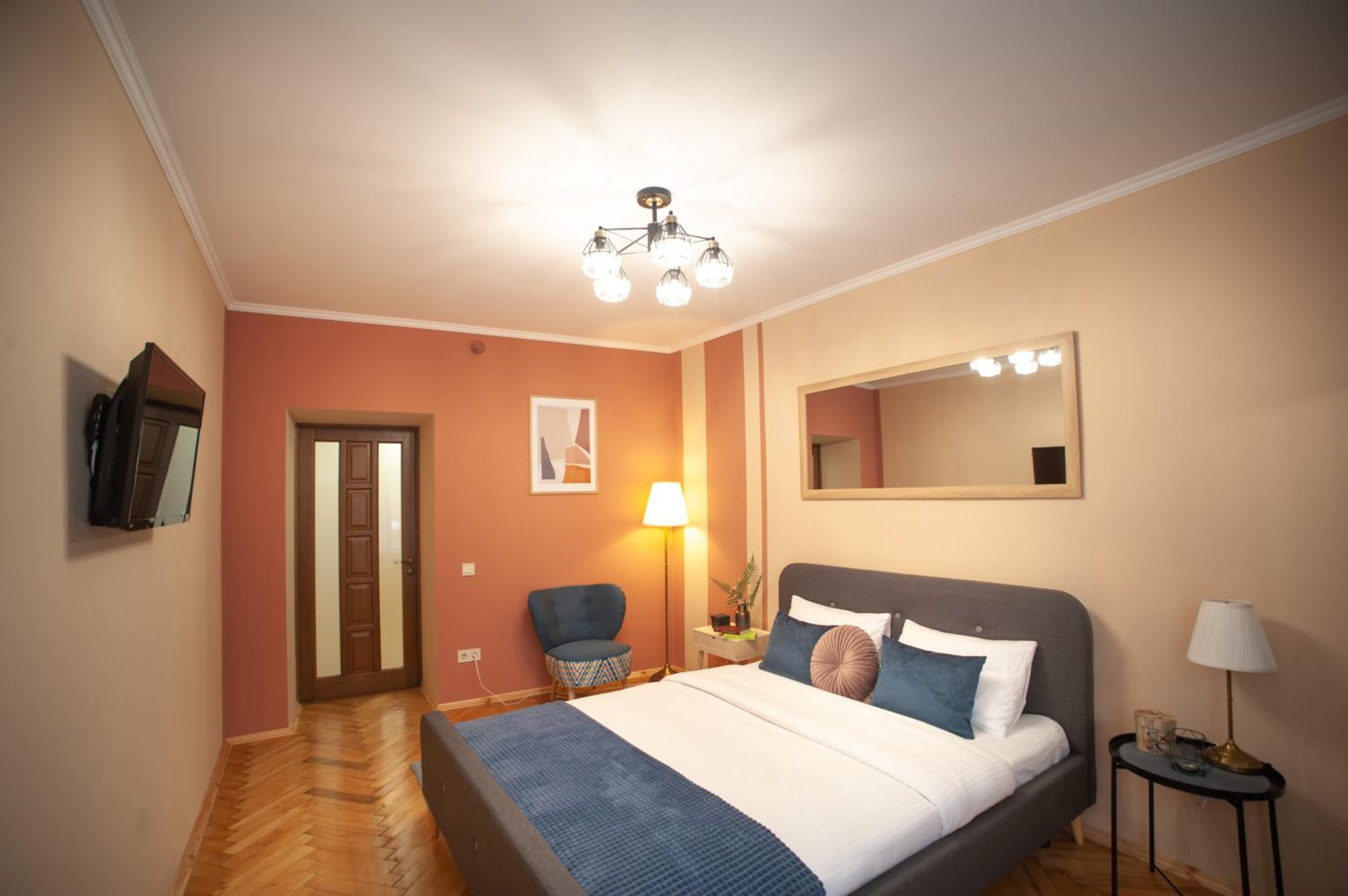 Romantic Suite, 3mins to Rynok Square view 4