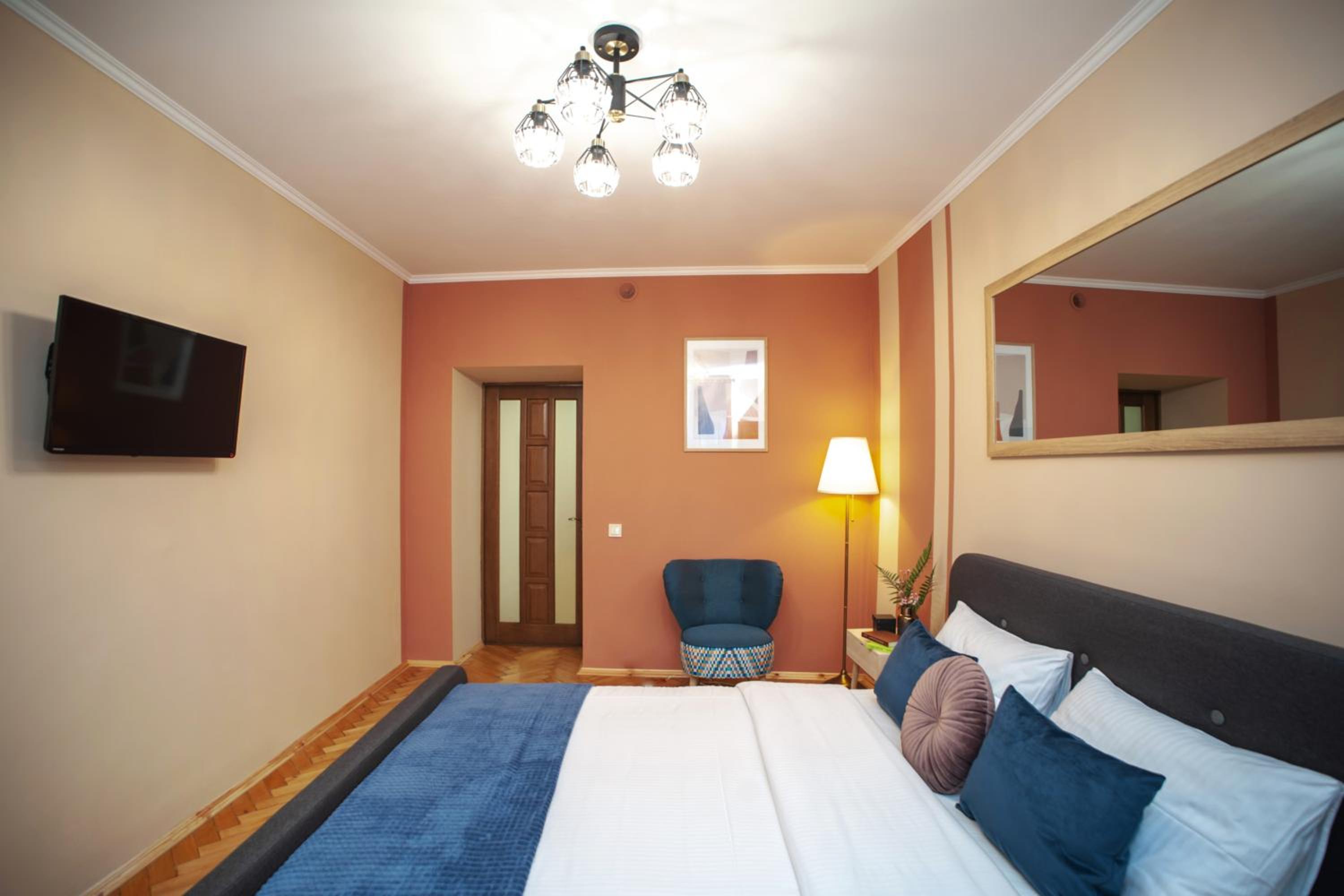 Romantic Suite, 3mins to Rynok Square view 5