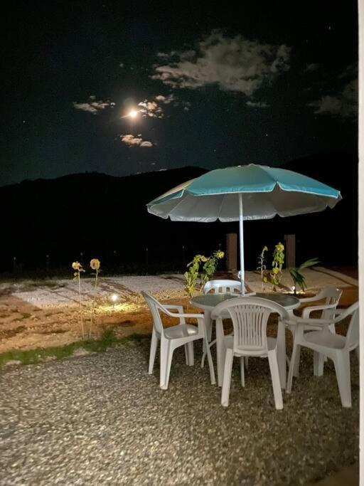 Casa campestre a 2 horas del desierto tatacoa balneario privado