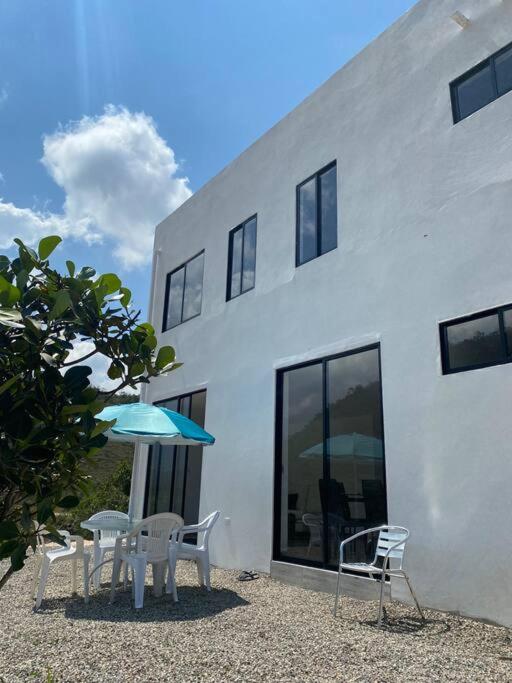 Casa campestre a 2 horas del desierto tatacoa balneario privado