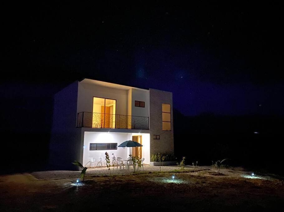 Casa campestre a 2 horas del desierto tatacoa balneario privado