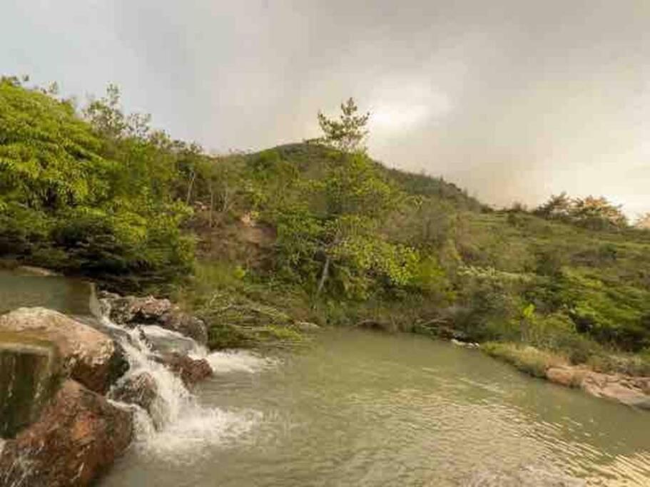 Casa campestre a 2 horas del desierto tatacoa balneario privado