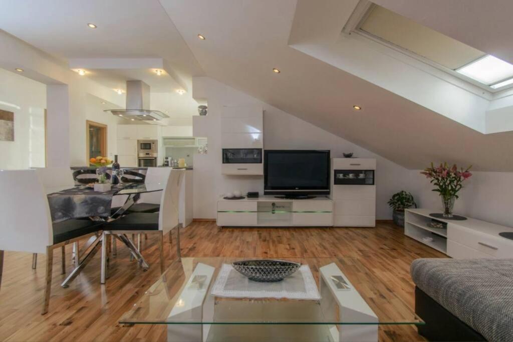 Apartman Lorena - with sea view near Old Town view 3