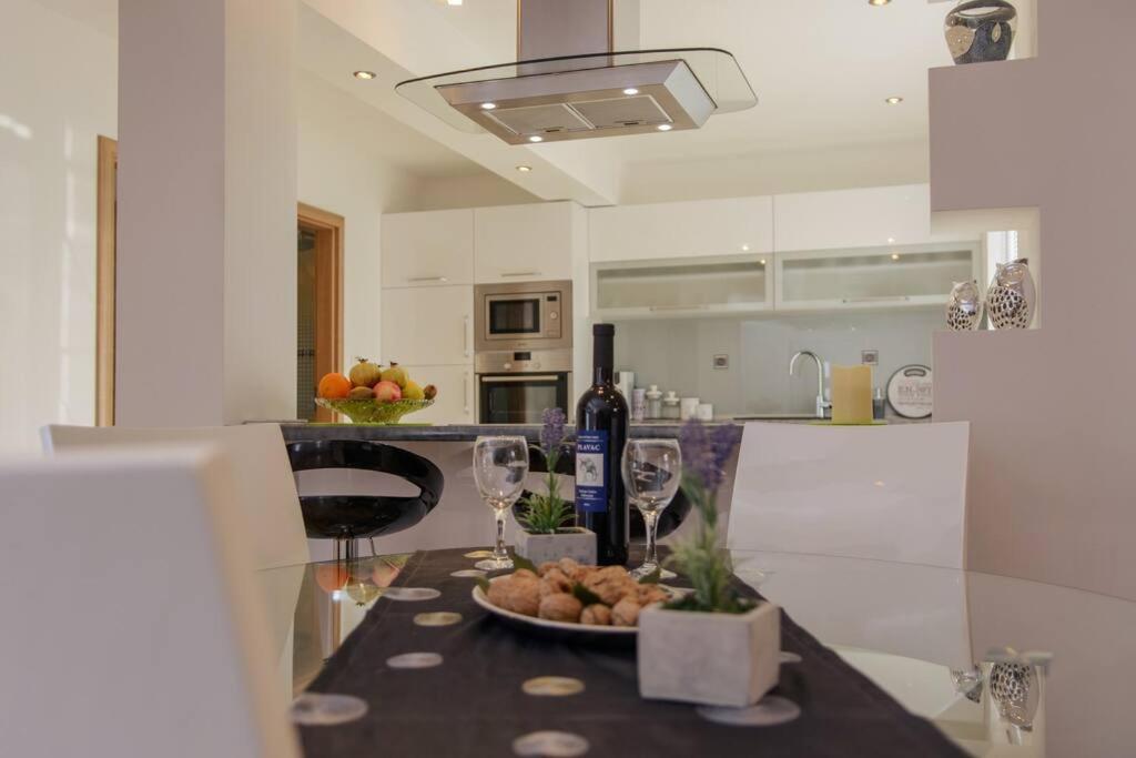 Apartman Lorena - with sea view near Old Town view 5