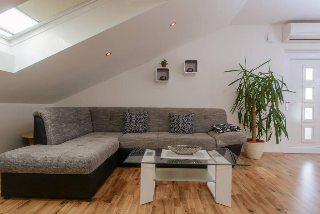 Apartman Lorena - with sea view near Old Town view 4