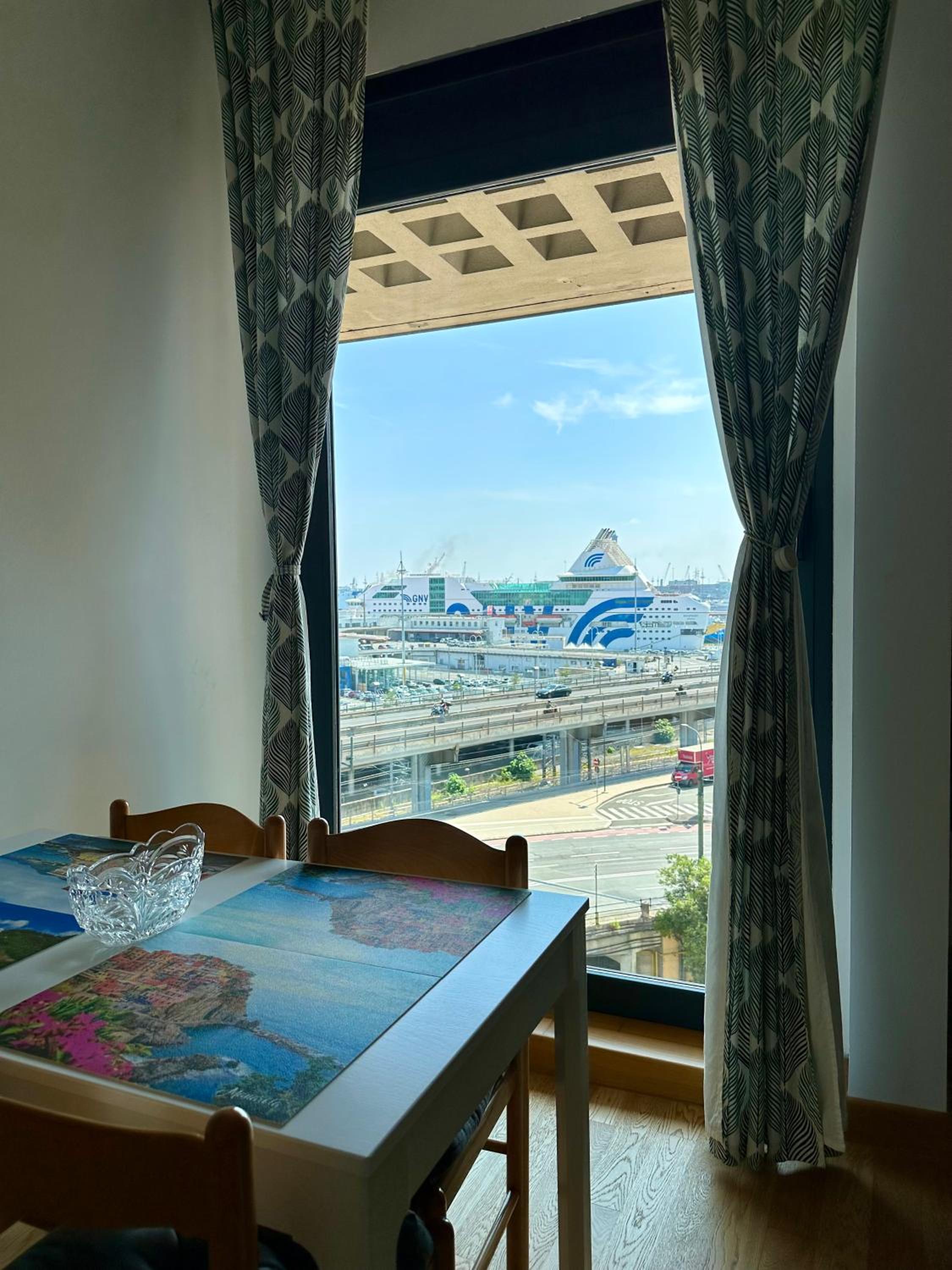 Due Passi dal Porto