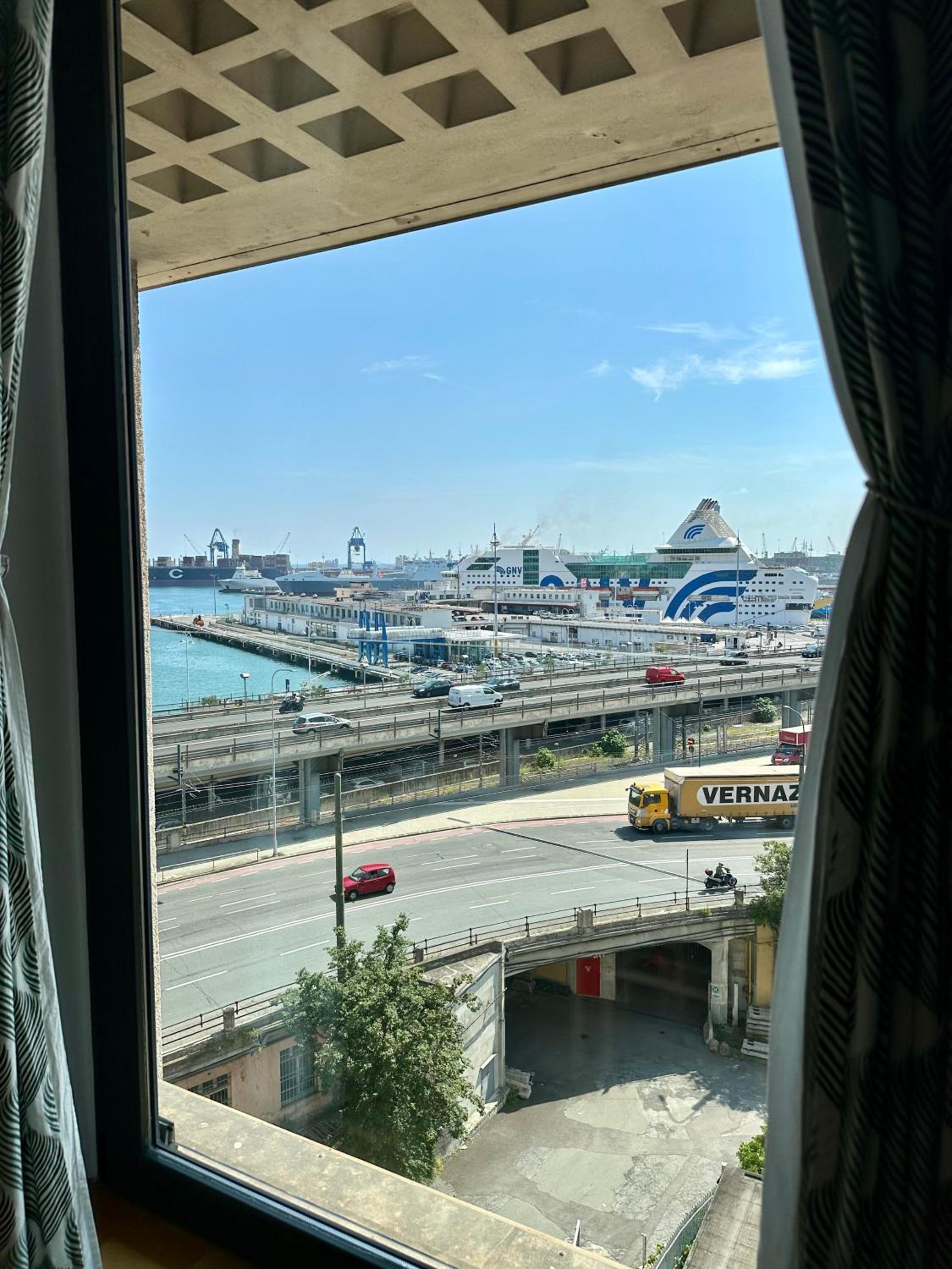 Due Passi dal Porto