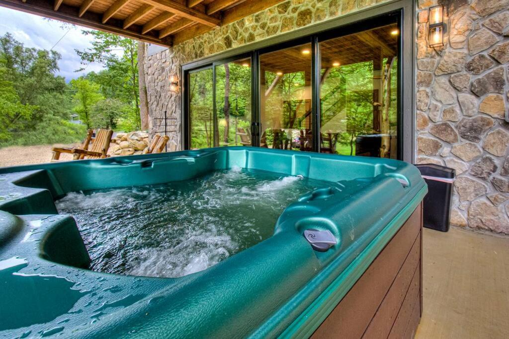 Lindsey Creek Hideaway view 5