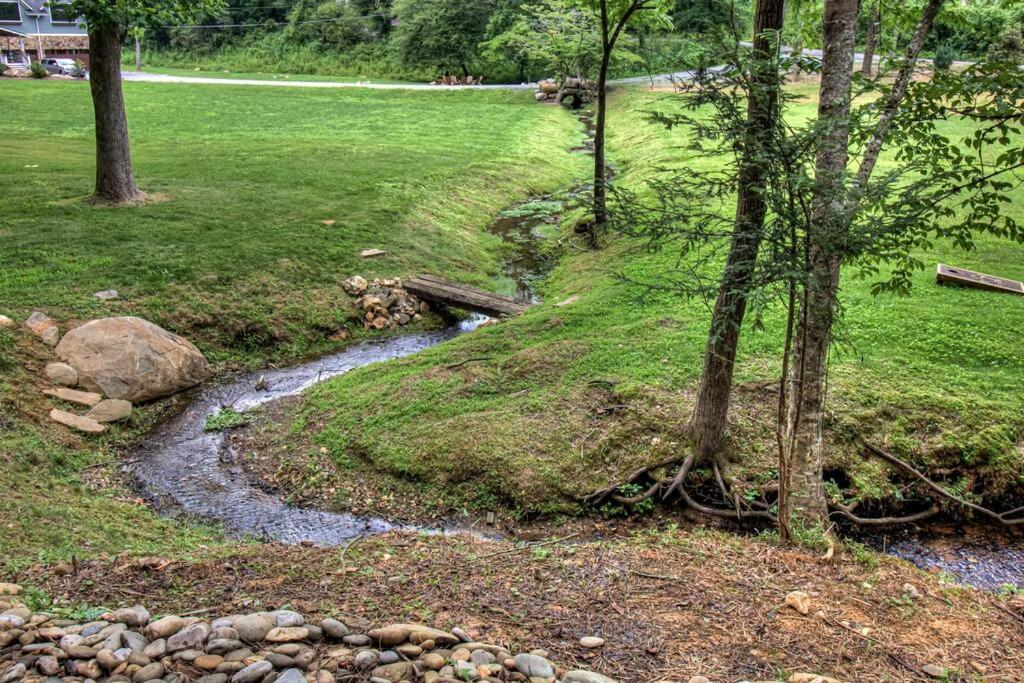 Lindsey Creek Hideaway view 4