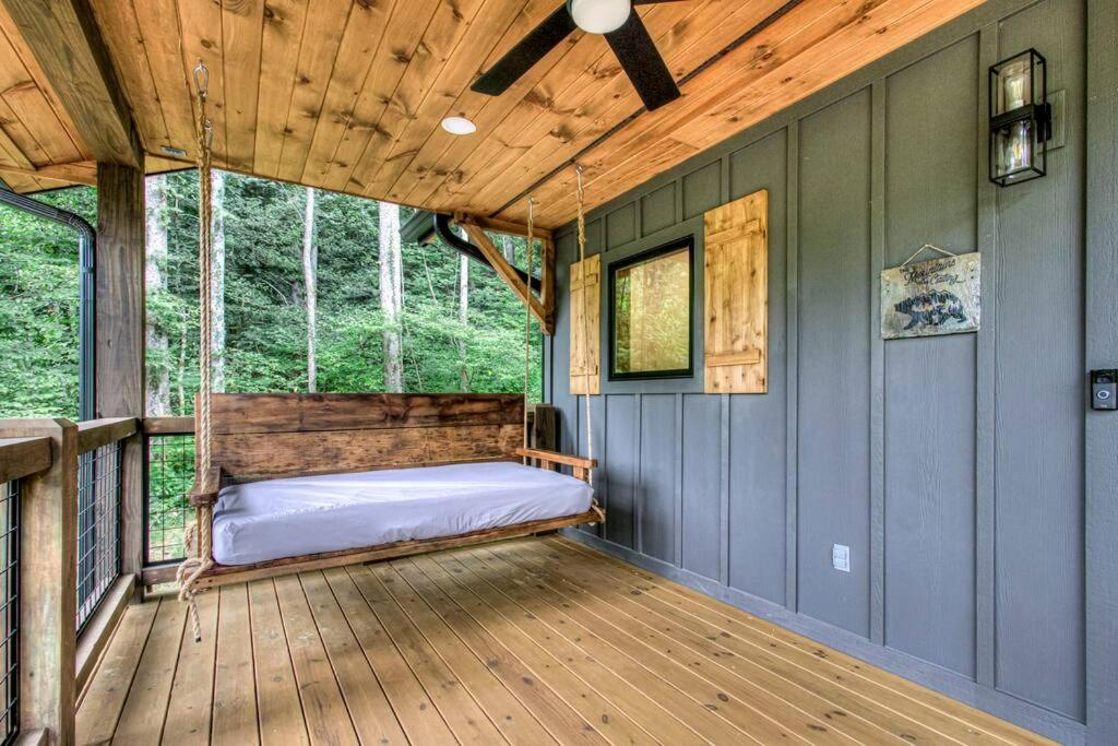 Lindsey Creek Hideaway view 3