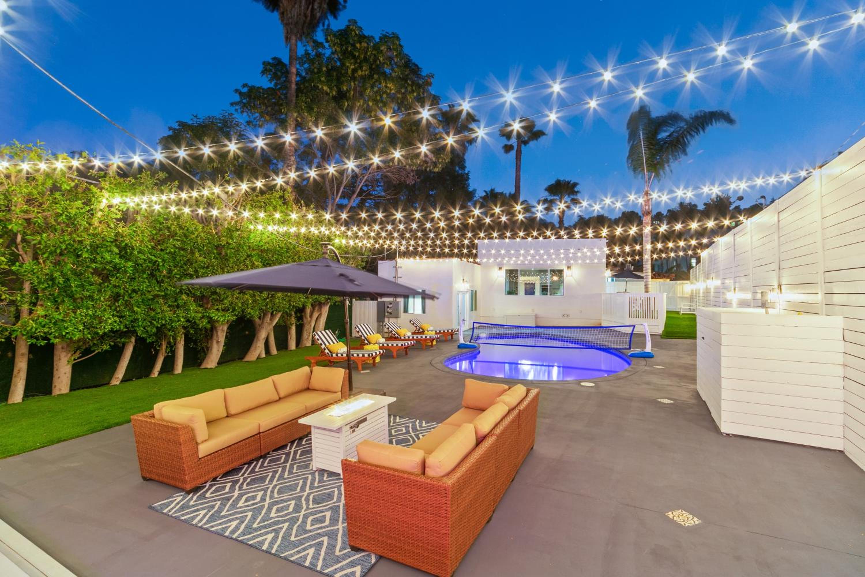Burbank Vacations - Studio City Contemporary Villa with Pool Sleeps 10 - Property Image 1