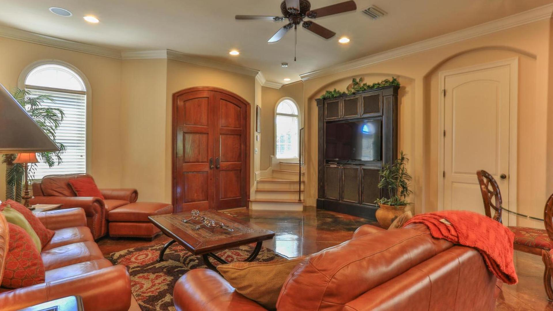 Monaco - Easy beach access dogs welcome gated community large pool view 5