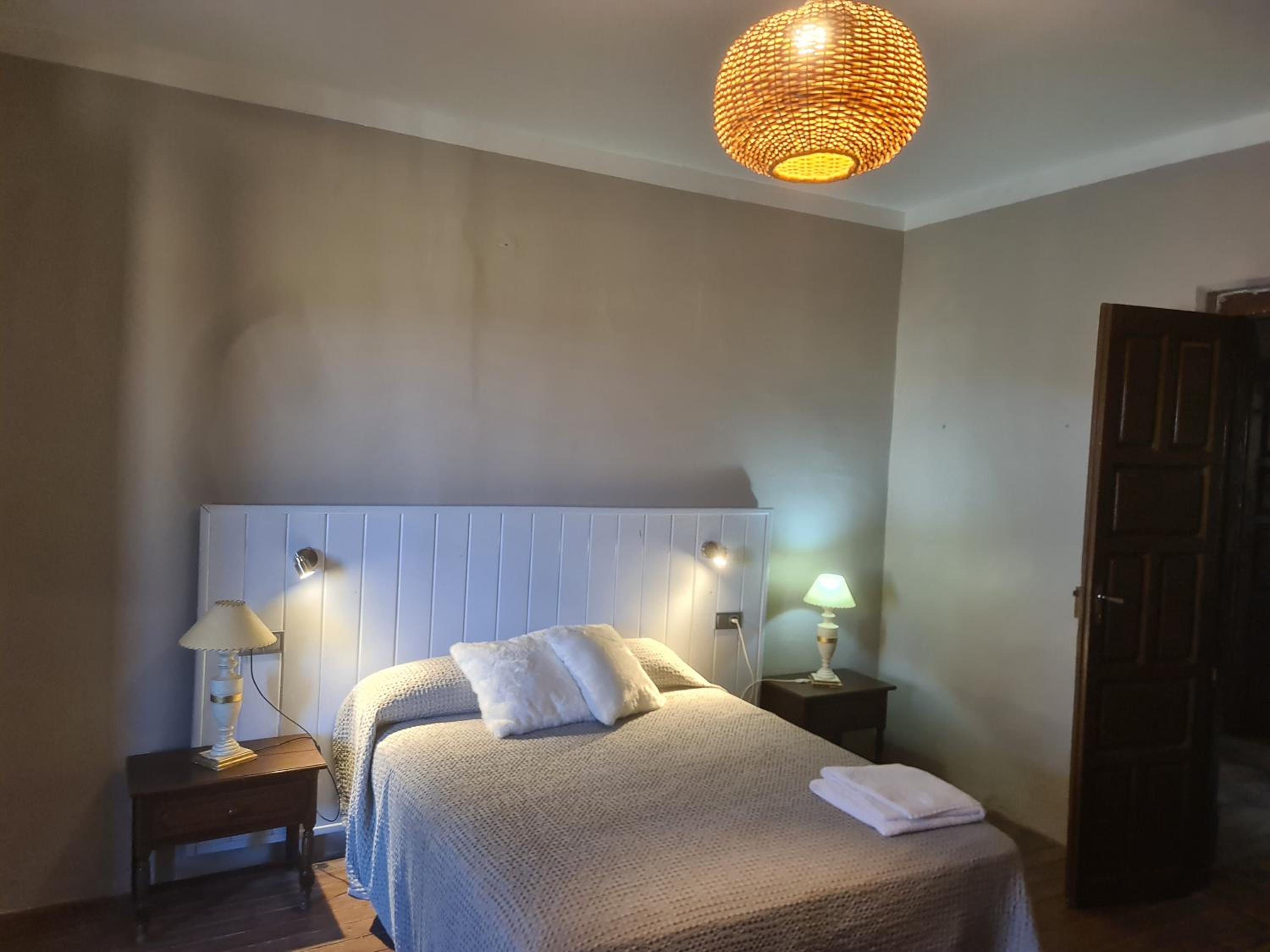 CASA RURAL PALACIO CONDE DE ALDANA con piscina entre encinares y dehesas